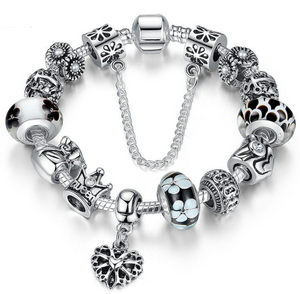 Bracelet Charme en Argent et perles de verre.